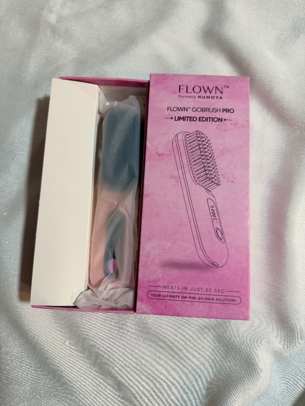 FLOWN GoBrush Pro Cordless Hair Straightening Brush Pink Limited Edition